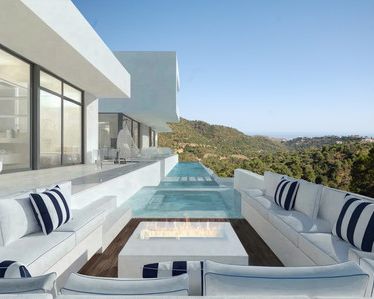 zoe luxe