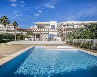 villa gardens in velaya