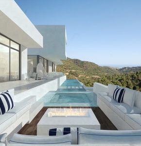 zoe luxe
